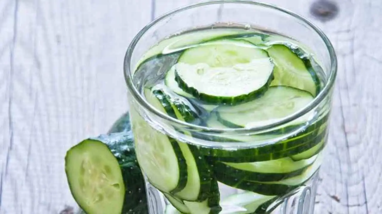 Come mangiare il cetriolo per favorire la diuresi Come mangiare il cetriolo per favorire la diuresi