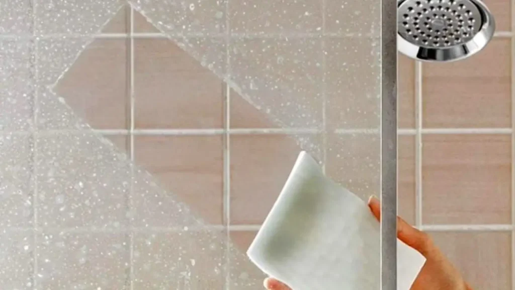 Come eliminare le macchie d’acqua dalla doccia Come eliminare le macchie d’acqua dalla doccia
