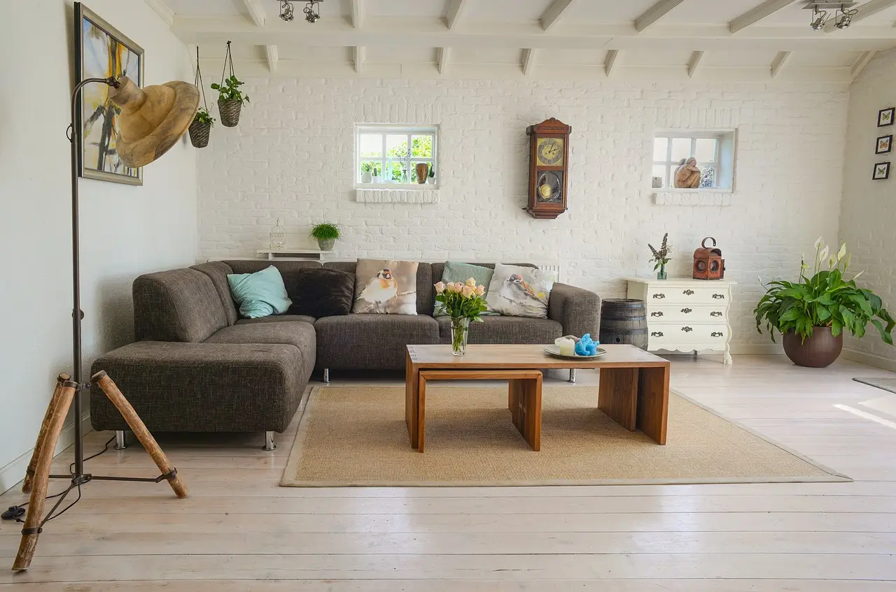 Decorare le pareti di casa: ecco il segreto degli interior designer che cambierà tutto (e non è appendere quadri!)
