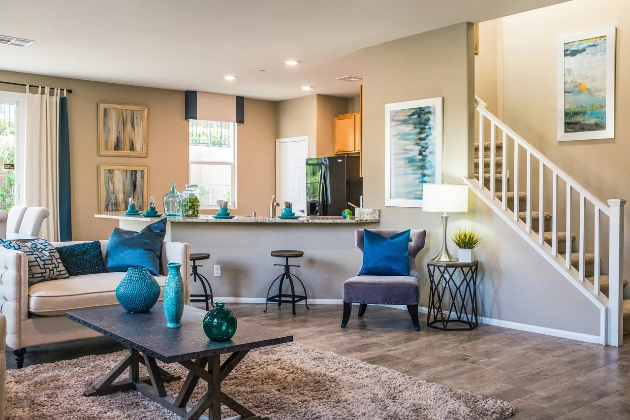 Decorare le pareti di casa: ecco il segreto degli interior designer che cambierà tutto (e non è appendere quadri!) Immagine selezionata