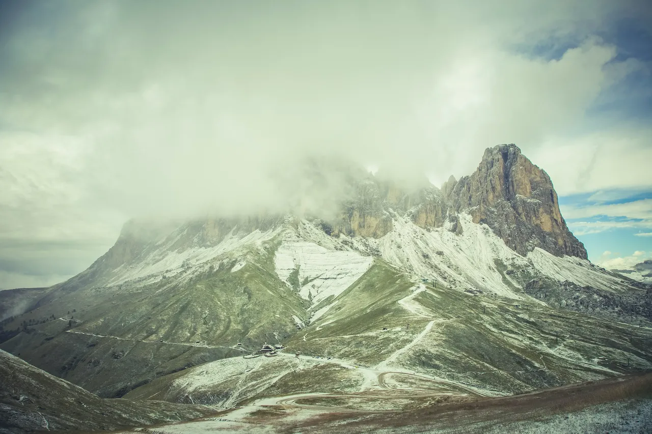 La primavera trasforma il nostro monte preferito in un tripudio di colori Immagine selezionata