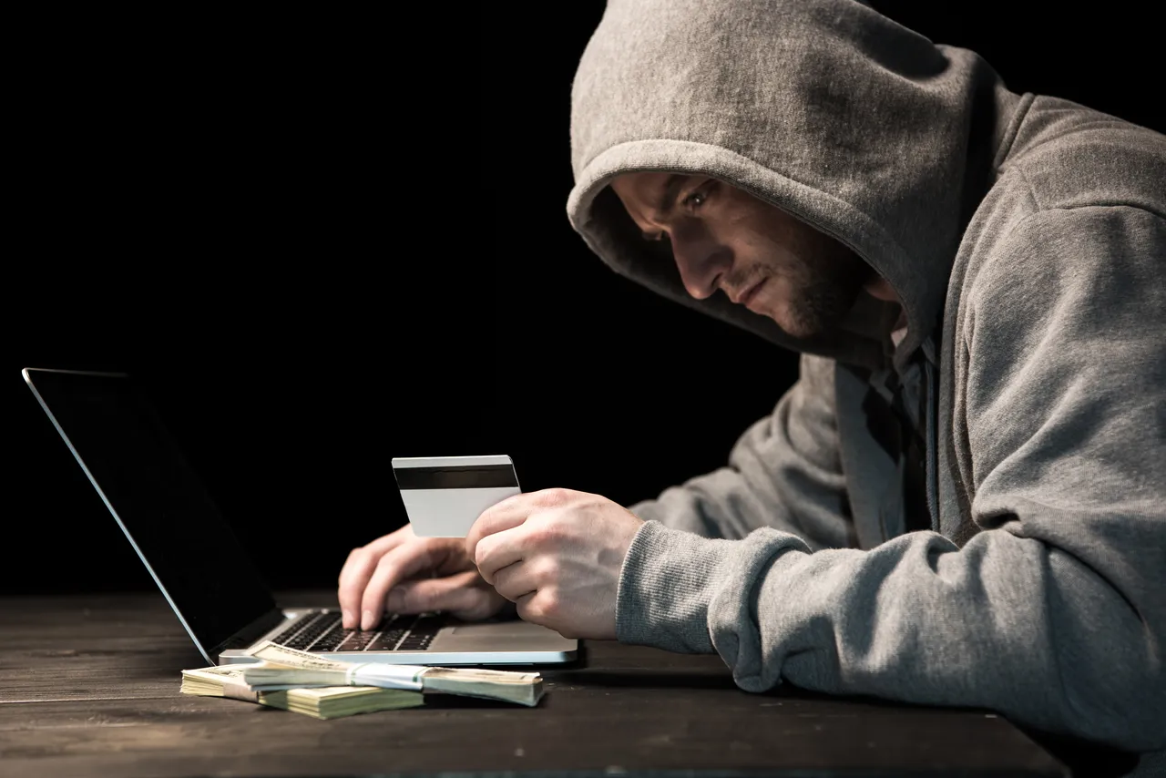 Il mercato nascosto degli account falsi online: così si aggirano i controlli Il mercato nascosto degli account falsi online: così si aggirano i controlli