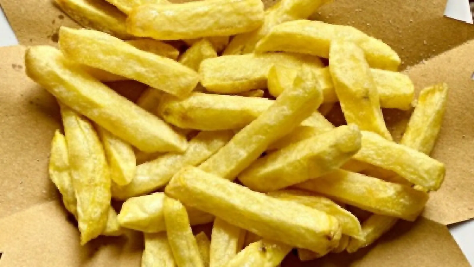 Patate croccanti al forno o fritte il metodo semplice per renderle più saporite e leggere Immagine selezionata