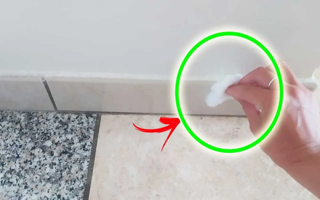 Come pulire i battiscopa: questo è il metodo più semplice che pochi conoscono Come pulire i battiscopa: questo è il metodo più semplice che pochi conoscono