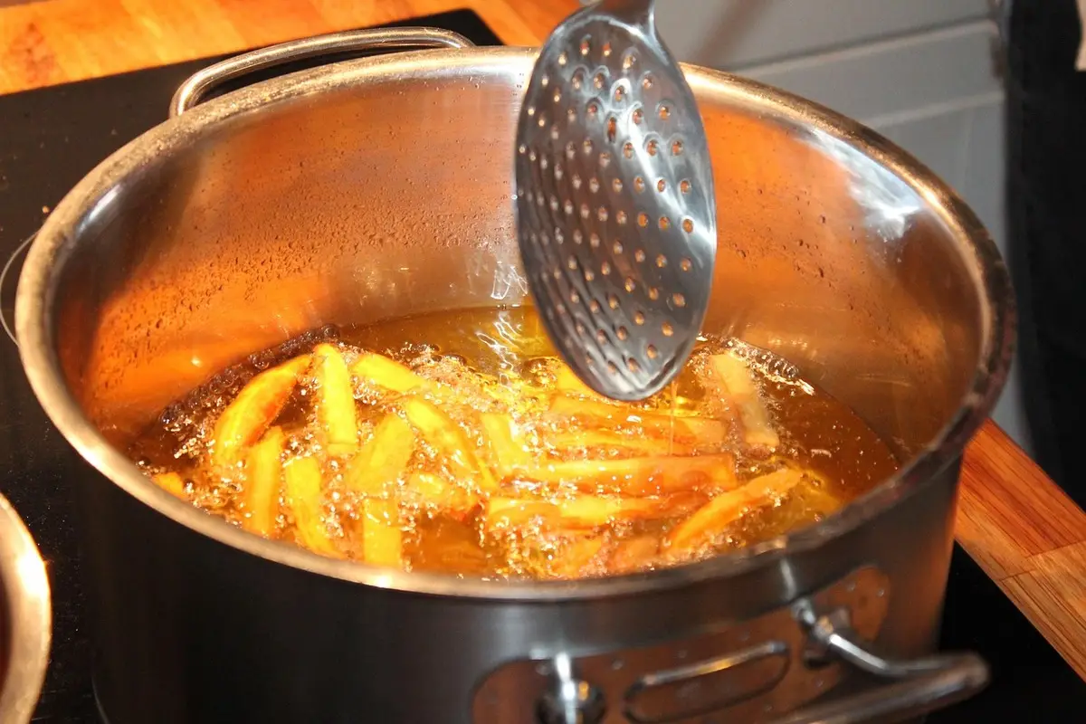 Il trucco più rapido per eliminare l’odore di frittura in casa Il trucco più rapido per eliminare l’odore di frittura in casa