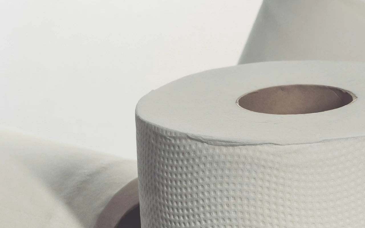 Perché è meglio evitare la carta da cucina sulle superfici lucide? Ecco la risposta Perché è meglio evitare la carta da cucina sulle superfici lucide? Ecco la risposta