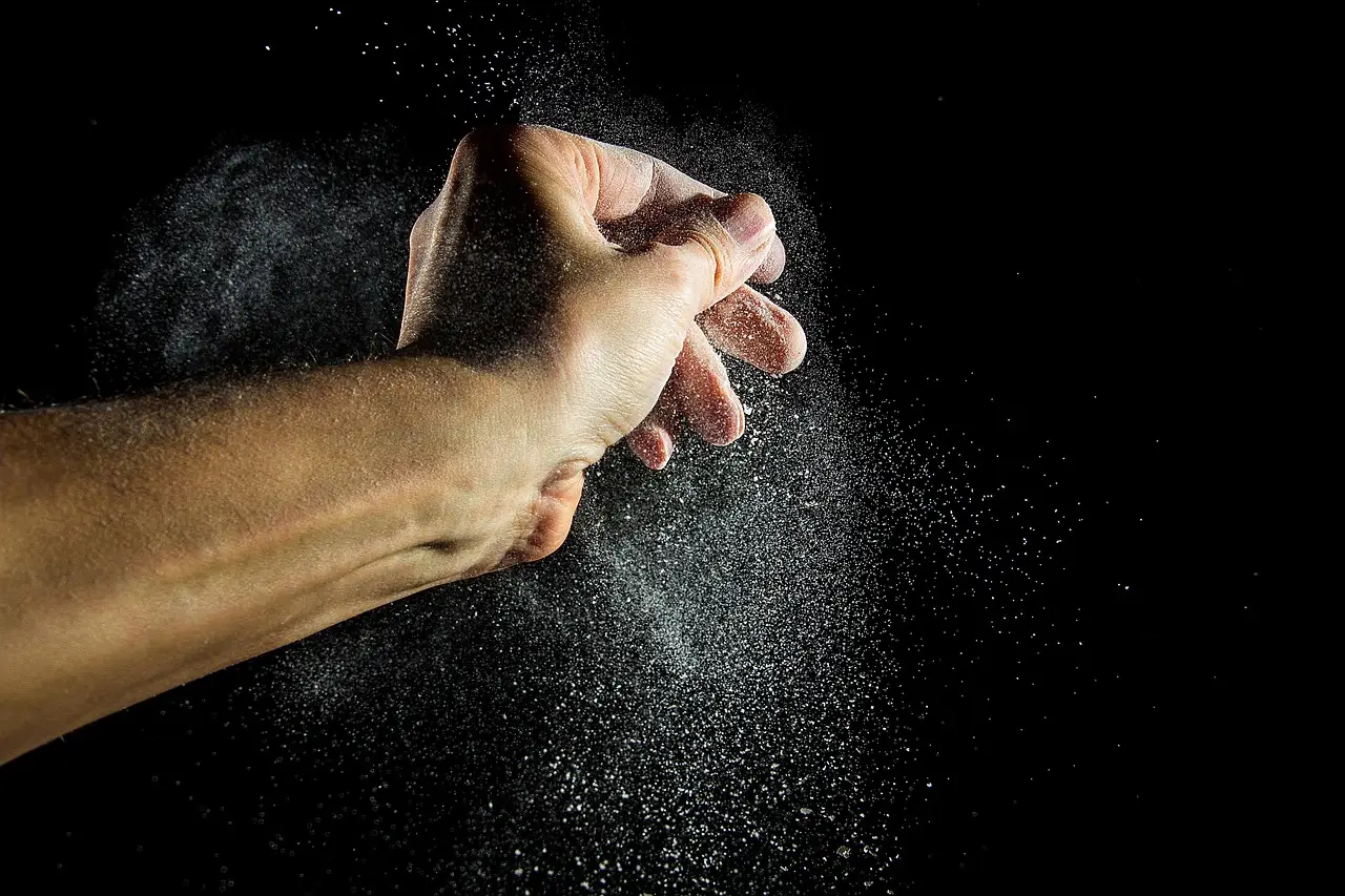 Come eliminare la polvere dai tappeti senza rovinarli Come eliminare la polvere dai tappeti senza rovinarli